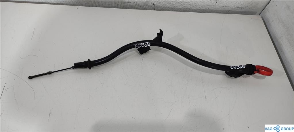 щуп двигателя Volkswagen Passat B6 2009, 2.0 л., TDi, дизель, седан, 03L103634J, 03L103634M, 03L115611T, 03L115611J, CFFA, CFFB, CFGB, CLLA, CFGC - фото №1