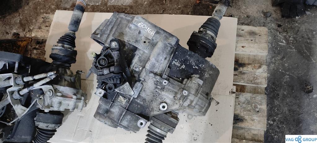 КПП механическая (МКПП) Volkswagen Passat B7 2013, 2.0 л., TDi, дизель, седан, LNZ, NFU, CFFB, CFGB, CAYC, CLLA, CFGC, CCFA, LHD, MHA, NFP, NGD - фото №1