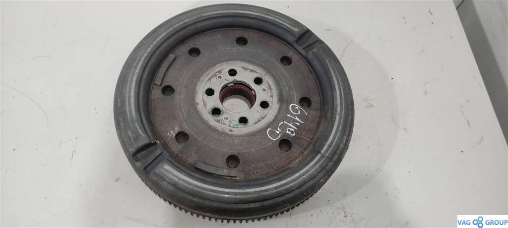 маховик Volkswagen Passat B7 2013, 2.0 л., TDi, дизель, седан, 03L105266AK, BKC, BXE, 03L105266DE, 03L105266DF, 03L105266CL, BJB, CBAA, CBAB, CBDC, CBBB, CFF, CFG, CBAC, 03L105266EG, 03L105266EF - фото №1