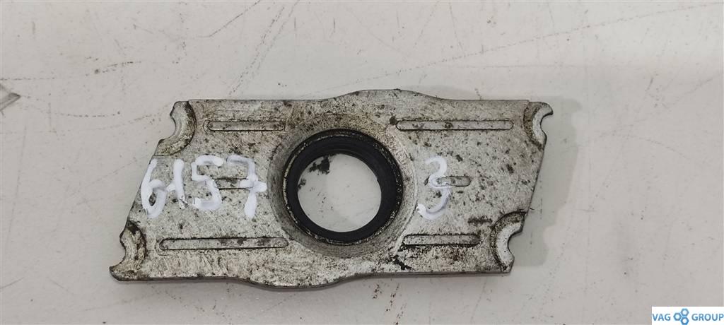 крепление форсунки Audi A4 B8/8K 2010, дизель, седан, 03L103113, . - фото №1