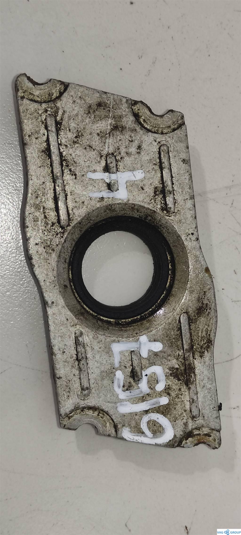 крепление форсунки Audi A4 B8/8K 2010, дизель, седан, 03L103113, . - фото №1