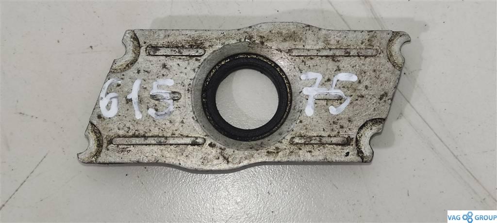 крепление форсунки Audi A4 B8/8K 2010, дизель, седан, 03L103113, . - фото №1