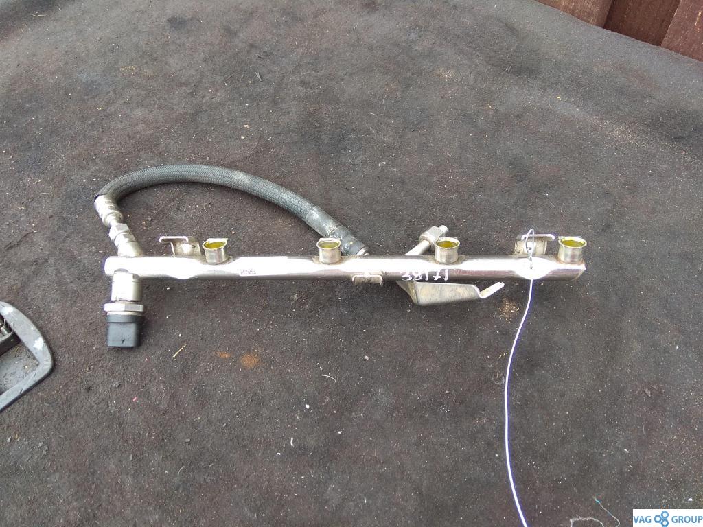 топливная рампа Volkswagen Golf 7 поколение 2014, 1.4 л., TSI, бензин, хетчбэк 5 дв., 04E133317E, CPWA, 04E133317F - фото №1