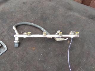 топливная рампа Volkswagen Golf 7 поколение 2014, 1.4 л., TSI, бензин, хетчбэк 5 дв., 04E133317E, CPWA, 04E133317F