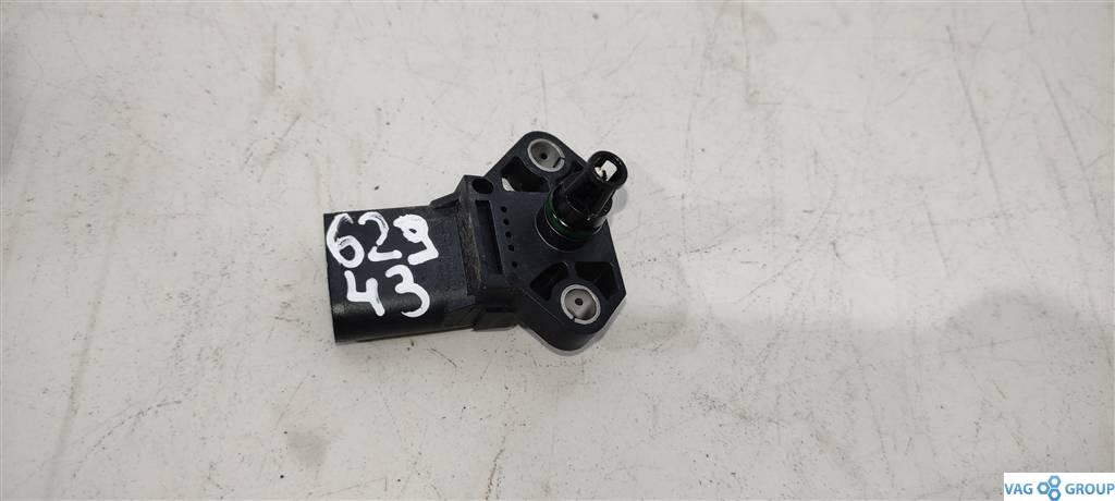 датчик абсолютного давления Volkswagen Passat B7 2013, 1.4 л., бензин, седан, 038906051C, BLG, BMY, CAVD, 0281002401, CTHA, CTHE, CAVE - фото №1