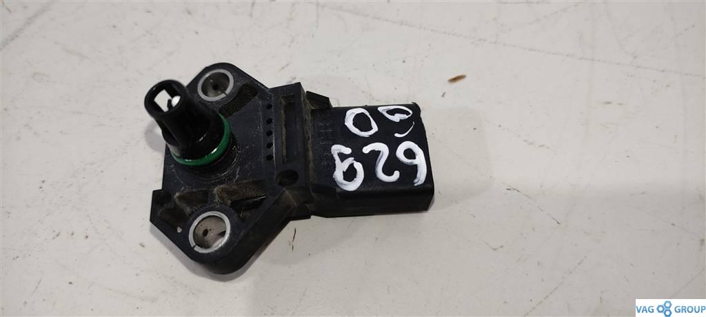 датчик абсолютного давления Volkswagen Passat B7 2013, 1.4 л., бензин, седан, 038906051C, BLG, BMY, CAVD, 0281002401, CTHA, CTHE, CAVE - фото №1