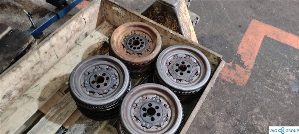 маховик Volkswagen Passat B6 2007, 1.9 л., TDi, дизель, седан, 03L105266AK, BKC, BMP, BXE, BLS, BMR, 03L105266DE, 03L105266DF, BKP, 03L105266CL, BJB, BMA, BUZ, 03L105266EG, 03L105266EF - фото №1