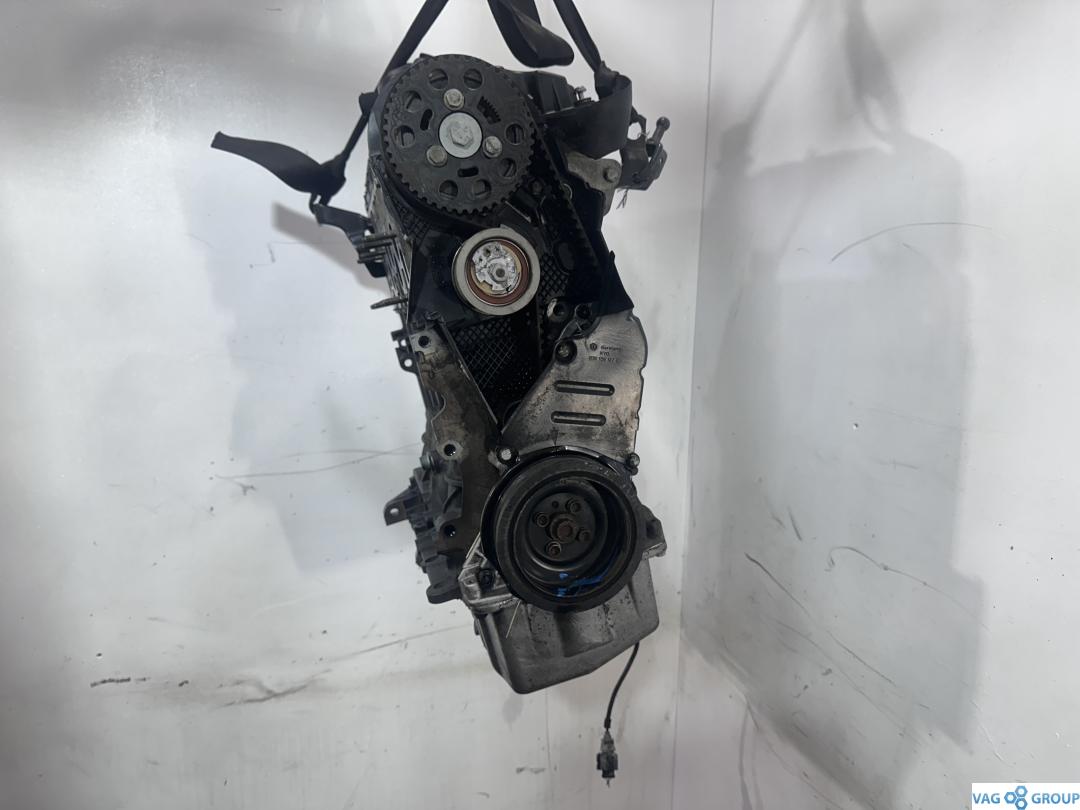 двигатель Volkswagen Transporter T5 2006, 1.9 л., TDi, дизель, фургон, AXB, AXC, . - фото №1