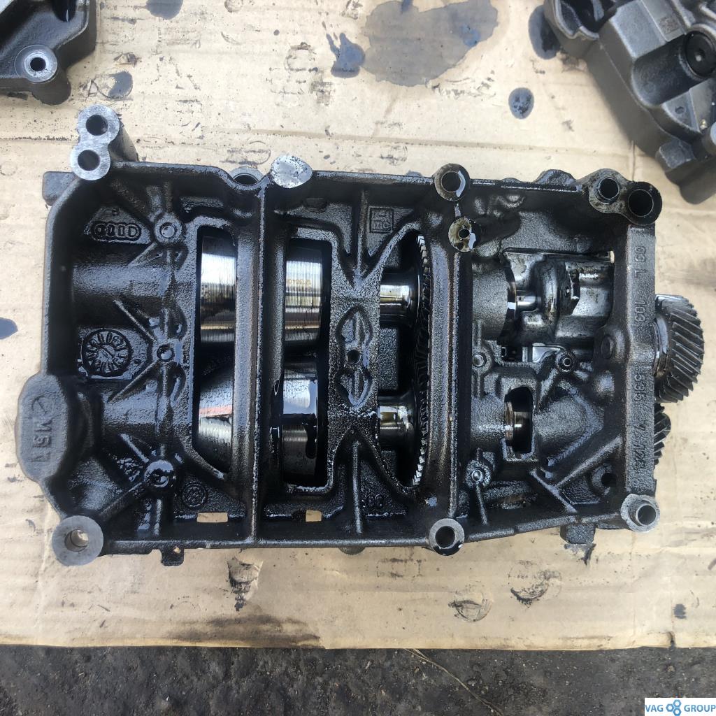 насос масляный Volkswagen Golf 7 поколение 2014, 2.0 л., TDi, дизель, хетчбэк 5 дв., 03L103295G, 03L103295F, 03G103295T, 03G103295AK, 03G103295K, 03L115105D, 03L103537, BRE, 03G103295F, 03G103295G, 03G103295AN, BMP, BMR, BKP, CFF, CFG, CLL, BMA, BVE, BWV, BUZ, 03G103537B, 03L115105F - фото №1