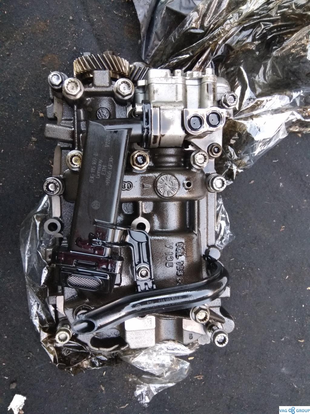 насос масляный Volkswagen Passat B7 2013, 2.0 л., TDi, дизель, седан, 03L103295G, 03L103295F, 03G103295T, 03G103295AK, 03G103295K, 03L115105D, 03L103537, BRE, 03G103295F, 03G103295G, 03G103295AN, BMP, BMR, BKP, CFF, CFG, CLL, BMA, BVE, BWV, BUZ, 03G103537B, 03L115105F - фото №1