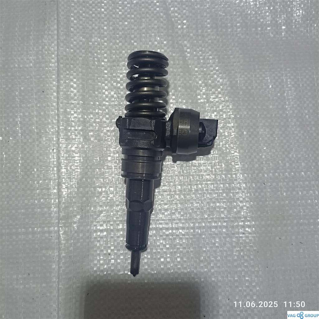 форсунка Volkswagen Passat B6 2007, 2.0 л., TDi, 038130073BQ, 038130073BN, BMP, BDK, BXE, BLS, BMM, 038130073BL, BXF, BXJ, 038130079TX, 0414720307, 0414720313, 0414720363, 0986441568, 0414720302, 0414720306, 0414720312, 0414720362 - фото №1