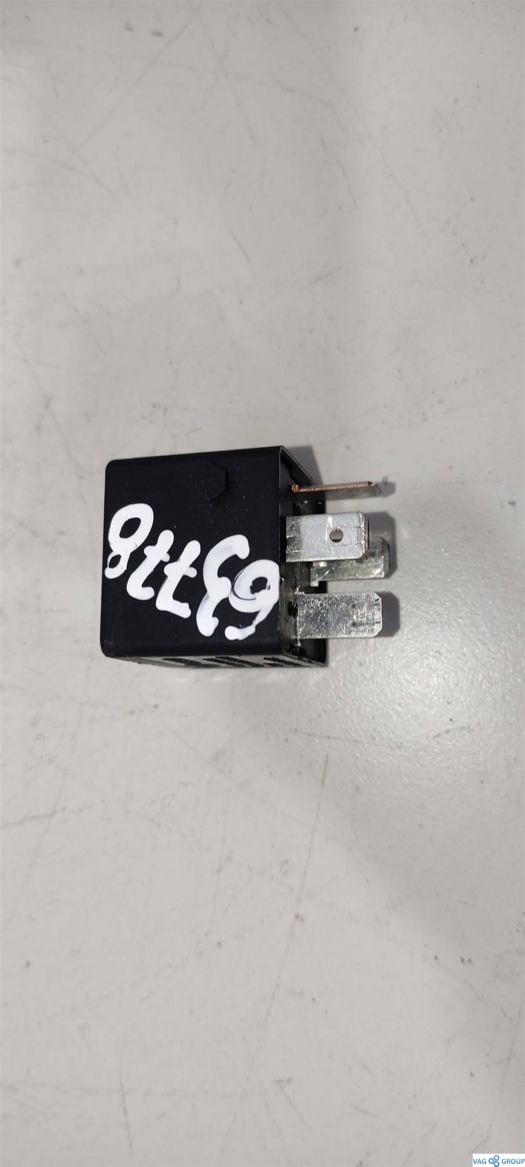 реле (прочие) Porsche Macan 1 поколение 2017, 3.0 л., TDi, дизель, внедорожник 5 дв., 141951253B, 8D0951253A, 4H0951253A, 8K0951253, 431951253H, . - фото №1