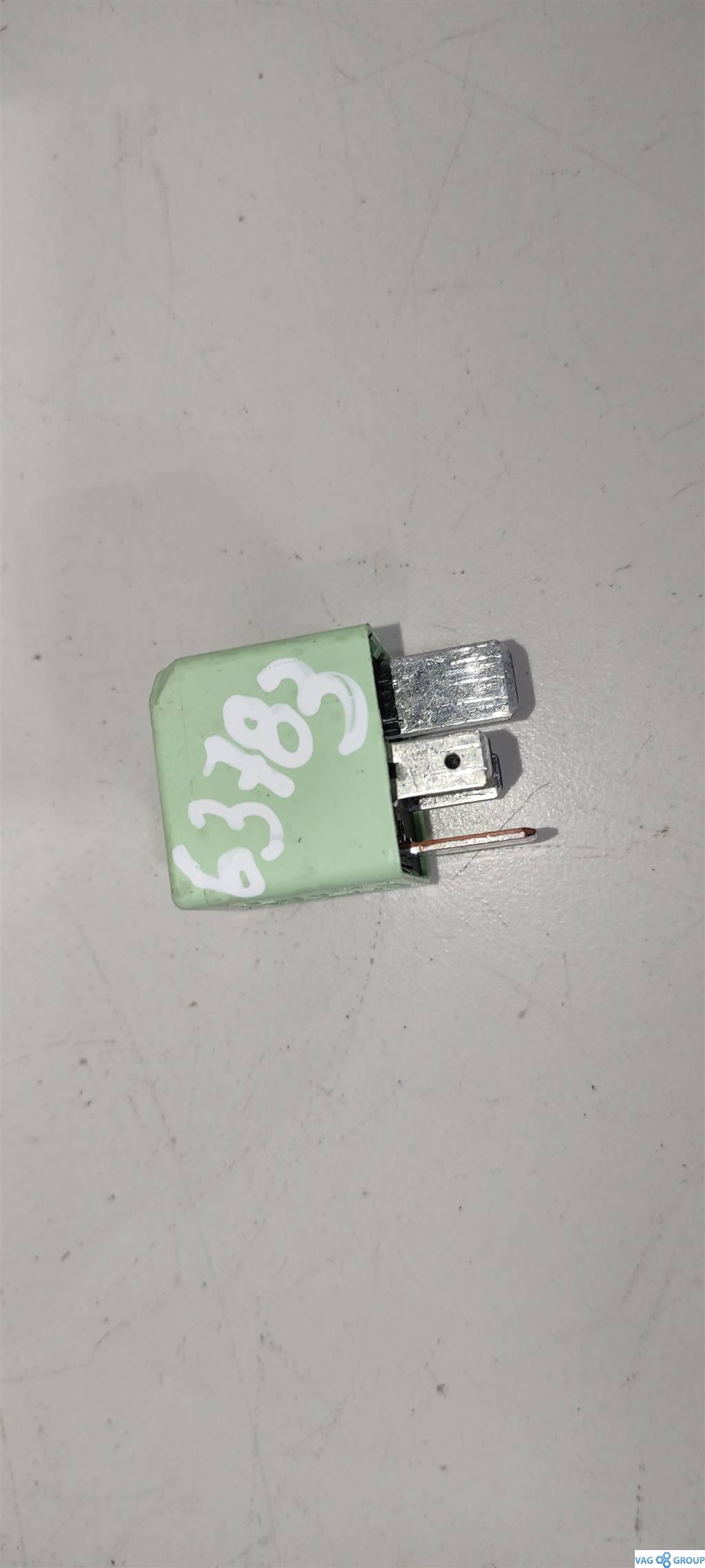 реле (прочие) Porsche Macan 1 поколение 2017, 3.0 л., TDi, дизель, внедорожник 5 дв., 8D0951253, 4H0951253, 8E0951253, 443951253J, 7M0951253A, . - фото №1