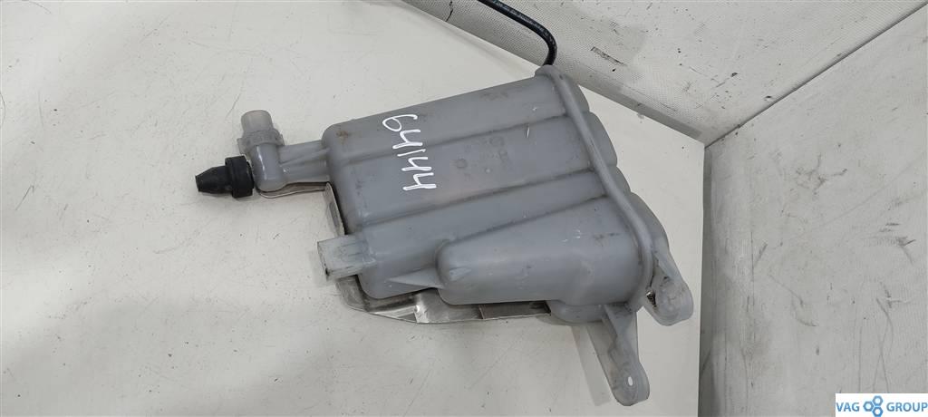 бачок расширительный Porsche Macan 1 поколение 2017, 3.0 л., бензин, внедорожник 5 дв., ., 8K0121405M - фото №1