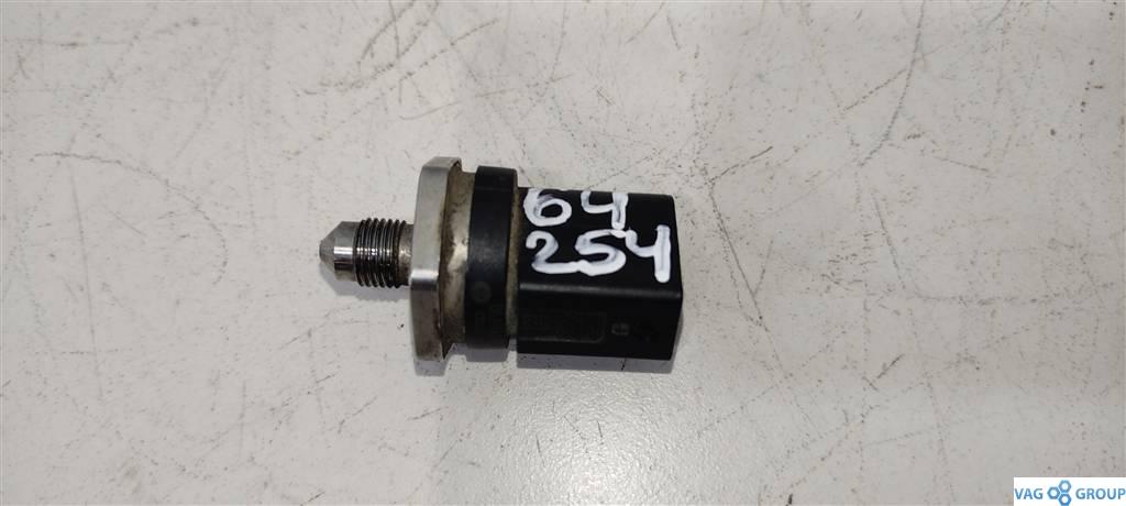 датчик давления топлива Volkswagen Passat B7 2013, 2.0 л., TFSI, бензин, седан, 06J906051, 03C906051H, 06J906051D, 06J906051B, 0261545016, 0261545035, 0261545051, 06J906054B, 0705877232, . - фото №1