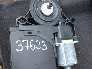 моторчик стеклоподъемника передний правый Volkswagen Passat B7 2011, 2.0 л., TDi, дизель, универсал, 3AA959702A, .