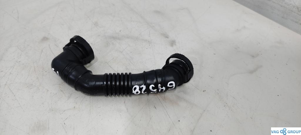 патрубок вентиляции картера Volkswagen Caddy 3 поколение 2006, 1.9 л., TDi, дизель, фургон, BMP, BLS, 03G103493D, . - фото №1