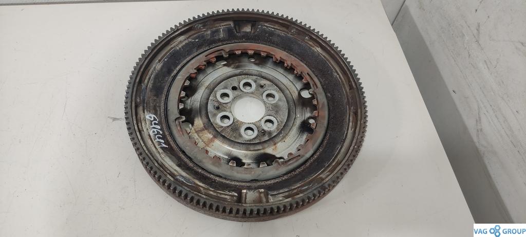 маховик Volkswagen Passat B7 2013, 1.4 л., TSI, бензин, седан, BLG, BMY, CAX, CDG, CAV, CTH, BWK, 036105266C, 036105266D, 03C105266T, 03C105266G, 03F105266, 03C105266AA - фото №1