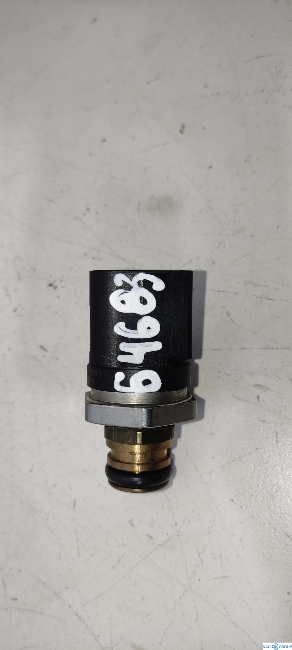 датчик давления топлива Audi Q5 8R 2010, 2.0 л., TSI, бензин, внедорожник 5 дв., CDN, CFK, CAE, 06H906051G, 06H906051J, 06H906051K - фото №1