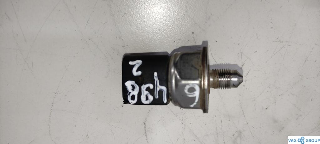 датчик давления топлива Audi A6 4F/C6 2006, 2.0 л., TFSI, бензин, универсал, 03C906051D, . - фото №1