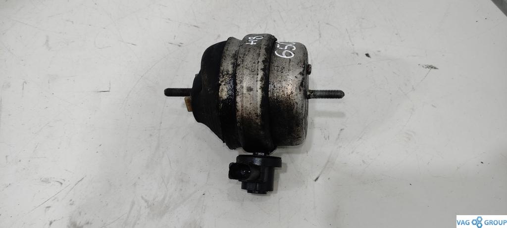 подушка крепления двигателя Audi A4 B7 2006, 2.0 л., бензин, седан, BPG, ALT, BPJ, BWE, BFB, BWT, BGB, BUL, BYK, 8E0199379L, 8E0199379B, 8E0199382D - фото №1