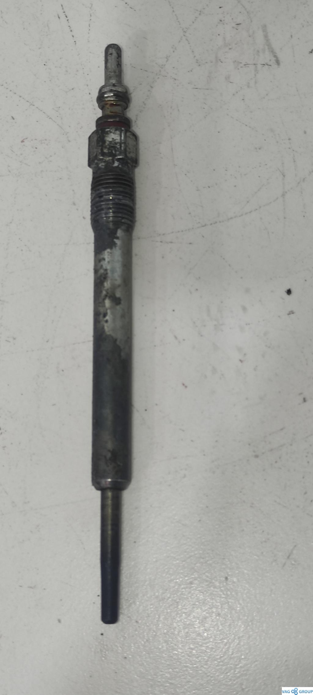 свеча накала Volkswagen Passat B7 2013, 1.6 л., TDi, дизель, универсал, CAY, CFFB, CFGB, CAYC, CLLA, CFGC, CCFA, 03L963319, 03L963319A, 03L963319B, 03L963319C, 03L963319D, 04L963319E - фото №1