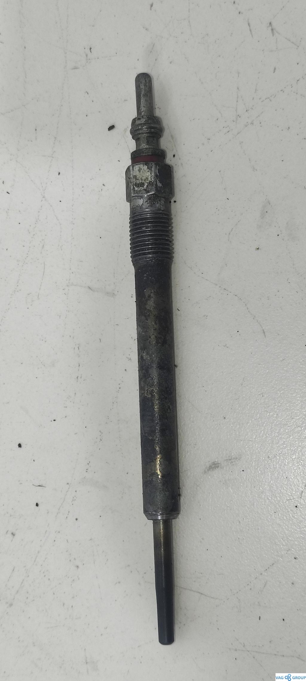 свеча накала Volkswagen Passat B7 2013, 1.6 л., TDi, дизель, универсал, CAY, CFFB, CFGB, CAYC, CLLA, CFGC, CCFA, 03L963319, 03L963319A, 03L963319B, 03L963319C, 03L963319D, 04L963319E - фото №1