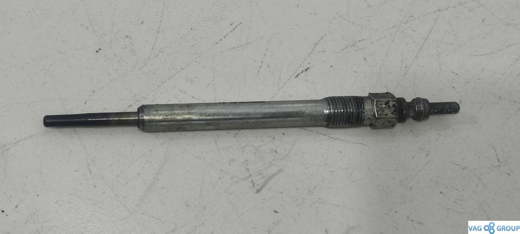 свеча накала Volkswagen Passat B7 2013, 1.6 л., TDi, дизель, универсал, CAY, CFFB, CFGB, CAYC, CLLA, CFGC, CCFA, 03L963319, 03L963319A, 03L963319B, 03L963319C, 03L963319D, 04L963319E - фото №1