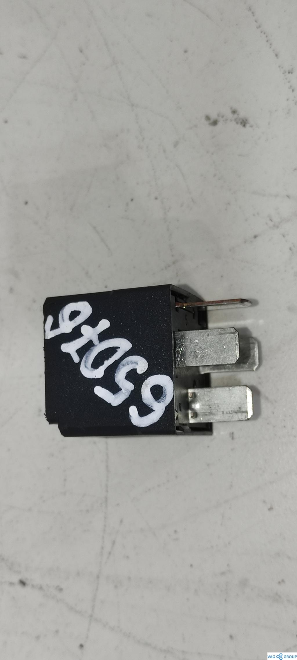 реле (прочие) Mercedes-Benz GLC-Класс X253/C253 2017, 2.2 л., дизель, внедорожник 5 дв., ., A0009822923, A2139062202, A0009828223 - фото №1