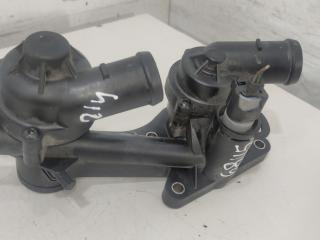 корпус термостата Volkswagen Passat B6 2007, 1.4 л., TSI, бензин, универсал, 03C121118D, 03C121111P, BLG, BMY, CAX, CDG, CAV, CTH, 03C121111T, 03C121111AB, 03C121121D, 03C121026S, 03C121026AF