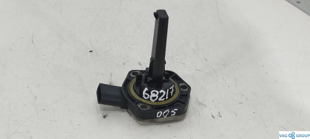 датчик уровня масла Audi A4 B7 2006, 2.0 л., бензин, седан - фото №1