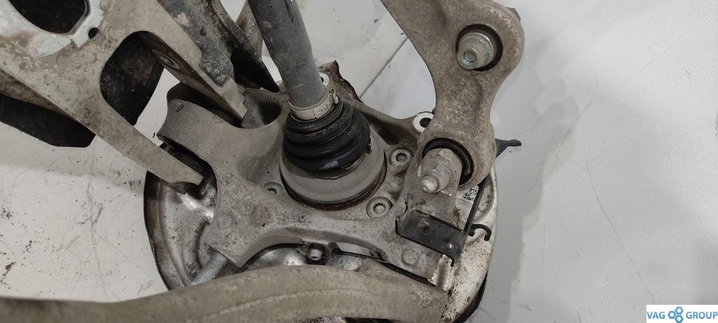 кулак задний левый Audi A7 4K 2022, 3.0 л., бензин, хетчбэк 5 дв. - фото №1