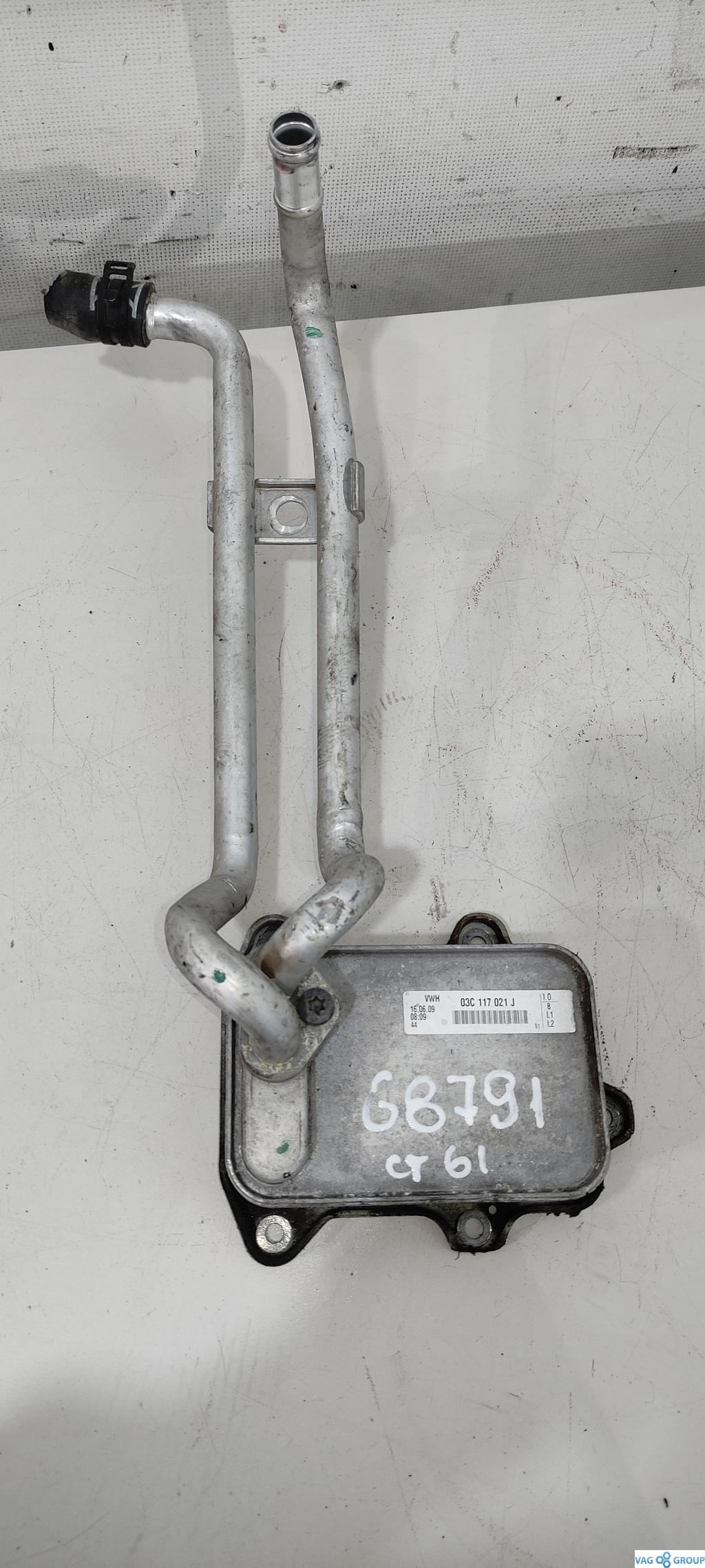 радиатор масляный Volkswagen Passat B6 2009, 1.4 л., бензин, седан - фото №1