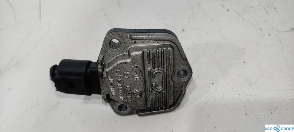 датчик уровня масла Audi A4 B6 2003, 1.8 л., бензин, седан - фото №1