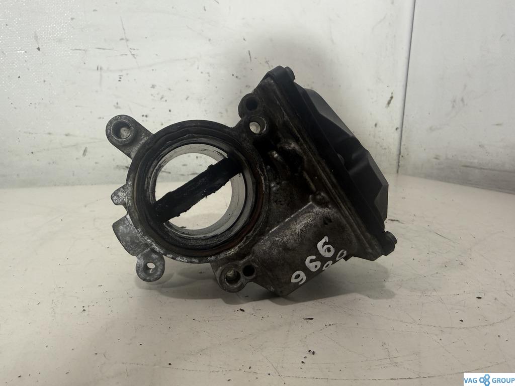 заслонка дроссельная Volkswagen Passat B6 2009, 2.0 л., TDi, дизель, седан - фото №1