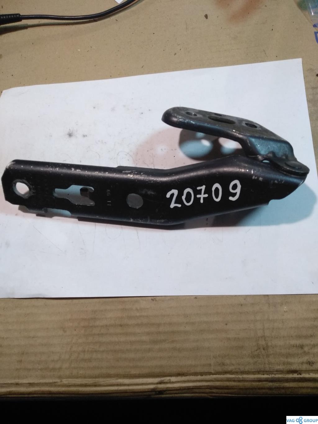 петля капота правая Audi A6 4F/C6 2006, 3.2 л., бензин, седан, 4F0823302, . - фото №1