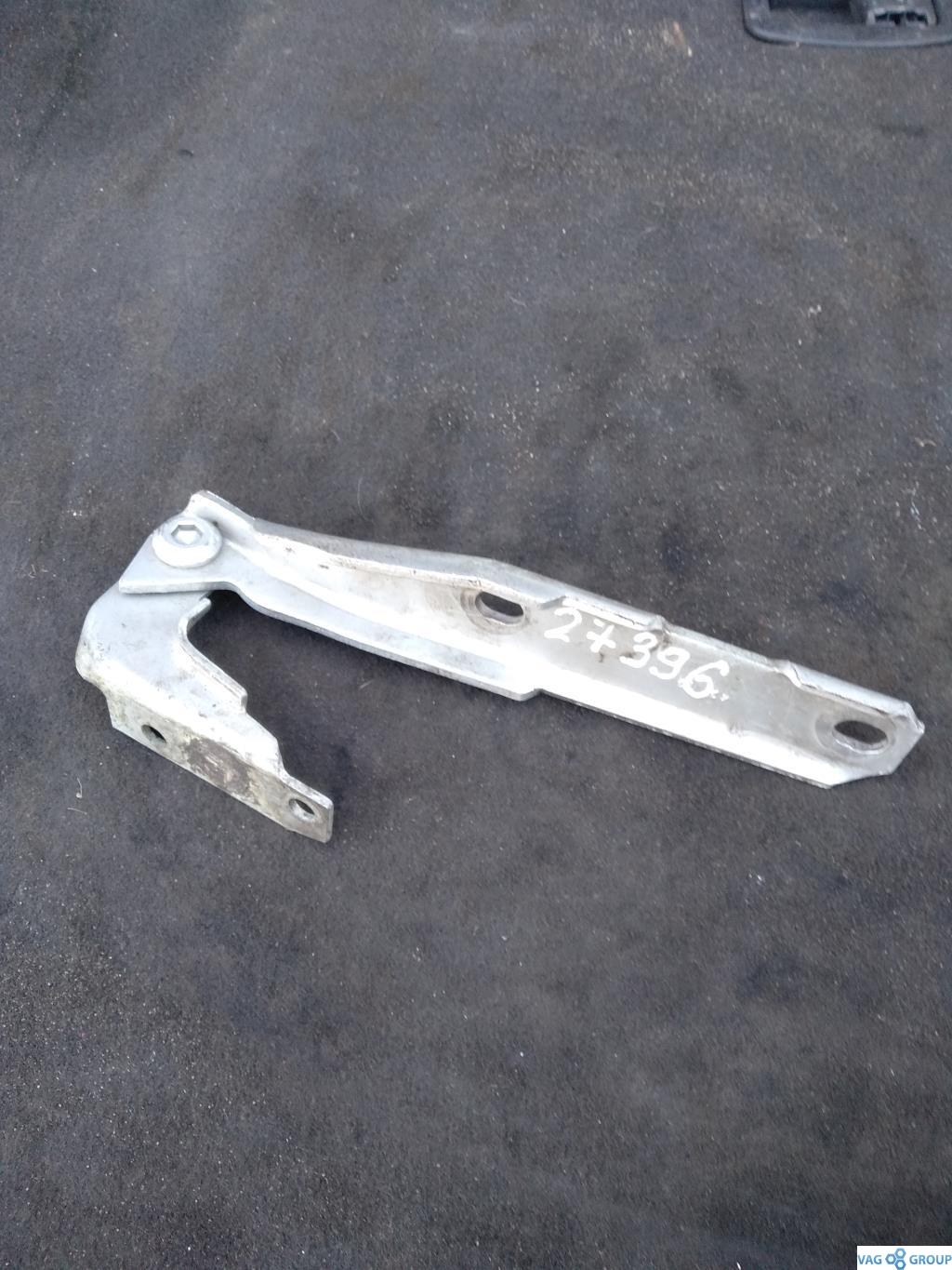 петля капота левая Audi A6 4B/C5 2000, 2.8 л., бензин, седан, 4B0823301D, . - фото №1