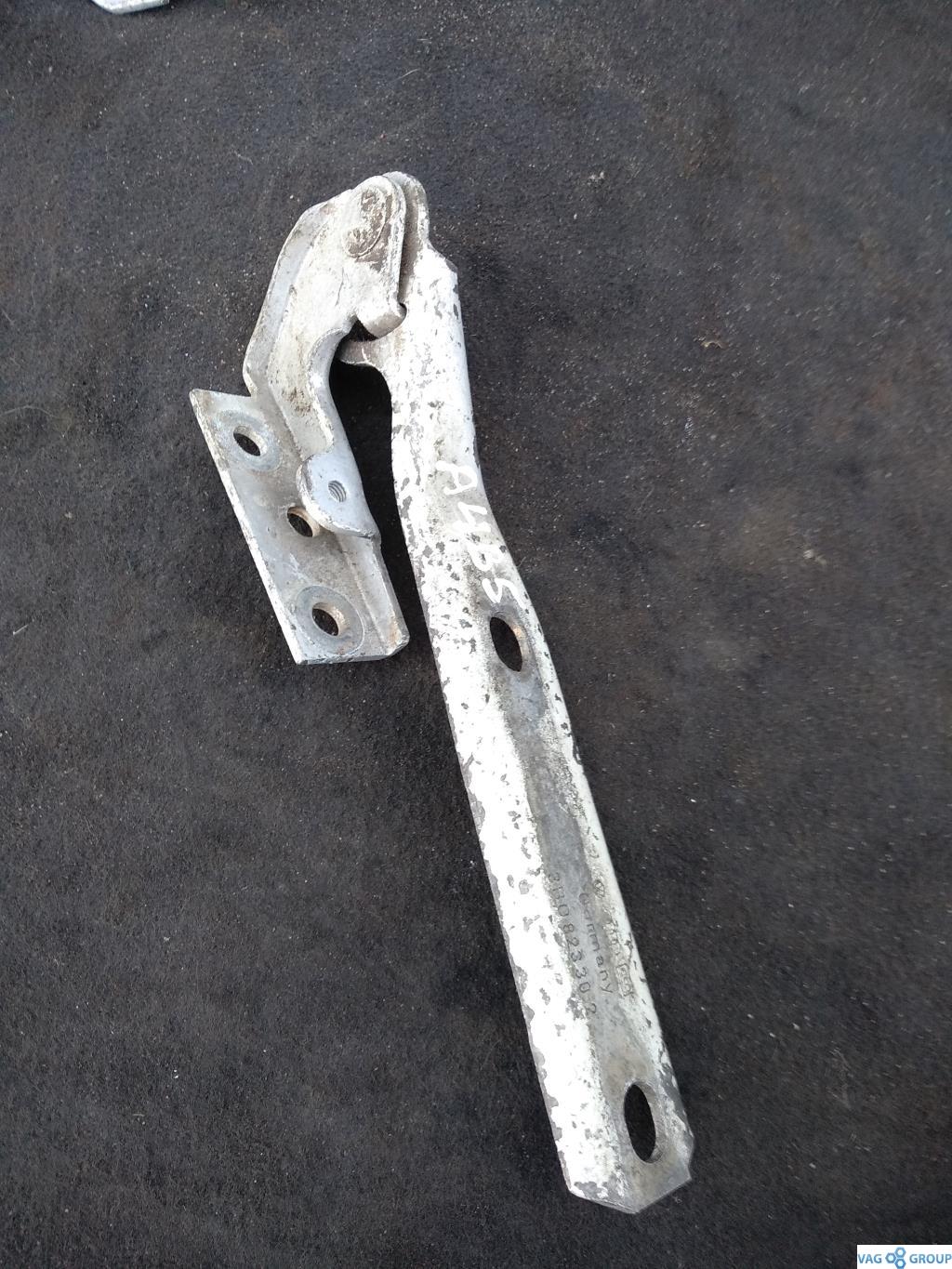 петля капота правая Audi A6 4A/C4 1997, 1.8 л., бензин, седан, 3B0823302, . - фото №1