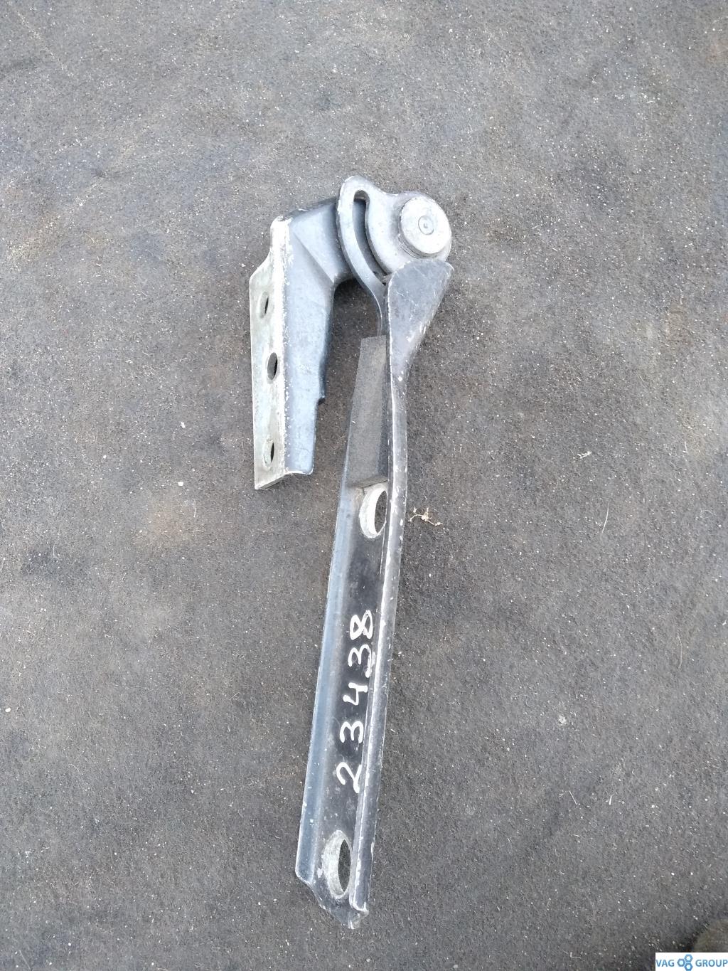 петля капота левая Audi A6 4A/C4 1997, 1.8 л., бензин, седан, 3B0823301, . - фото №1