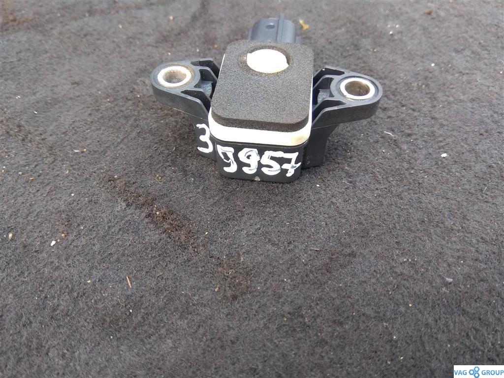 датчик удара Audi A4 B7 2006, 1.8 л., бензин, седан, 8P0955557, . - фото №1