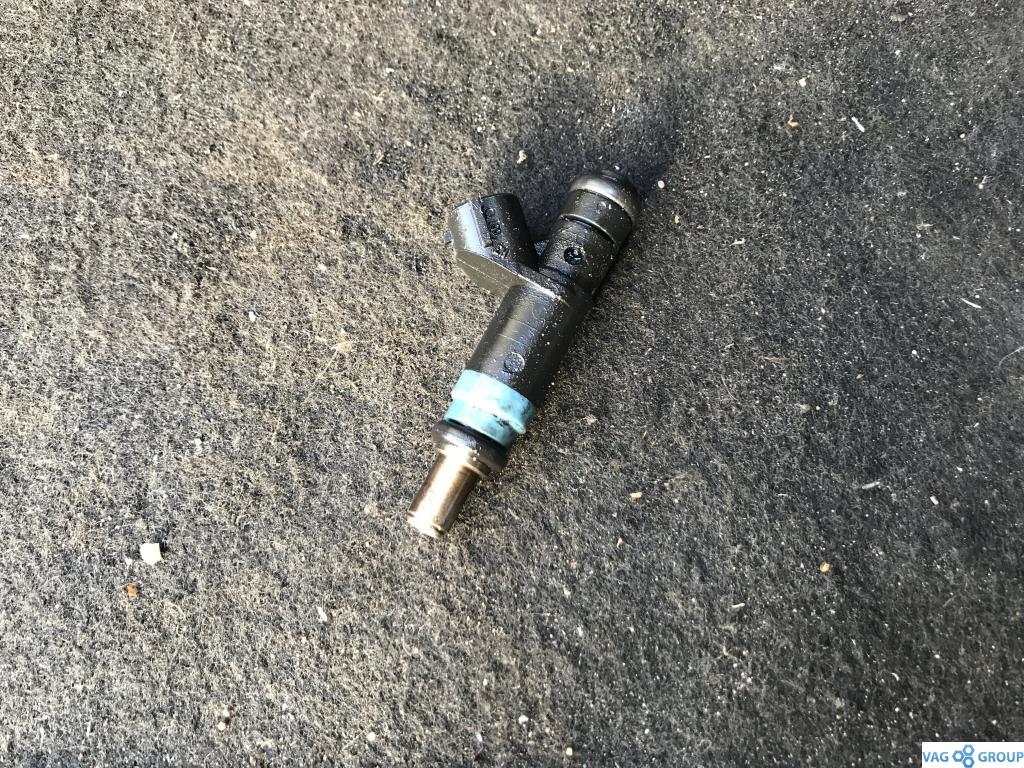 форсунка Audi A4 B6 2003, 2.0 л., бензин, седан, 06B133551K, ALT, . - фото №1