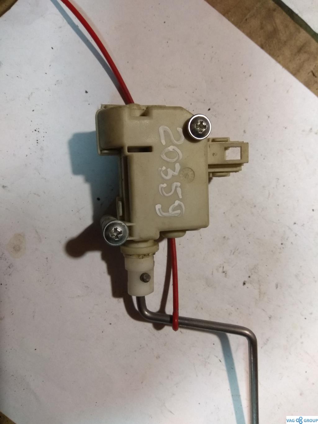 активатор замка крышки топливного бака Audi A4 B6 2003, 1.8 л., бензин, седан, 8E0862153, . - фото №1