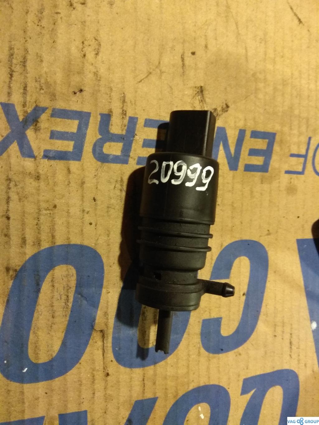 насос (моторчик) омывателя стекла Volkswagen Jetta 4 поколение 2001, 2.0 л., бензин, седан, 1T0955651, 1J5955651, . - фото №1