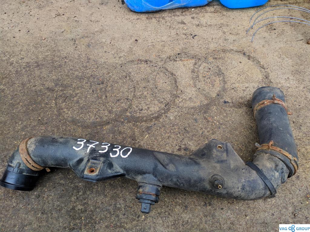 патрубок (трубопровод, шланг) Volkswagen Golf 3 поколение 1994, 1.9 л., TDi, дизель, хетчбэк 5 дв., 1H0145762AL, AFN, AHU, 1H0145762AD, 1H0145762AE, ALE, 1H0145762AM, 1H0145840M, 1H0145840N - фото №1