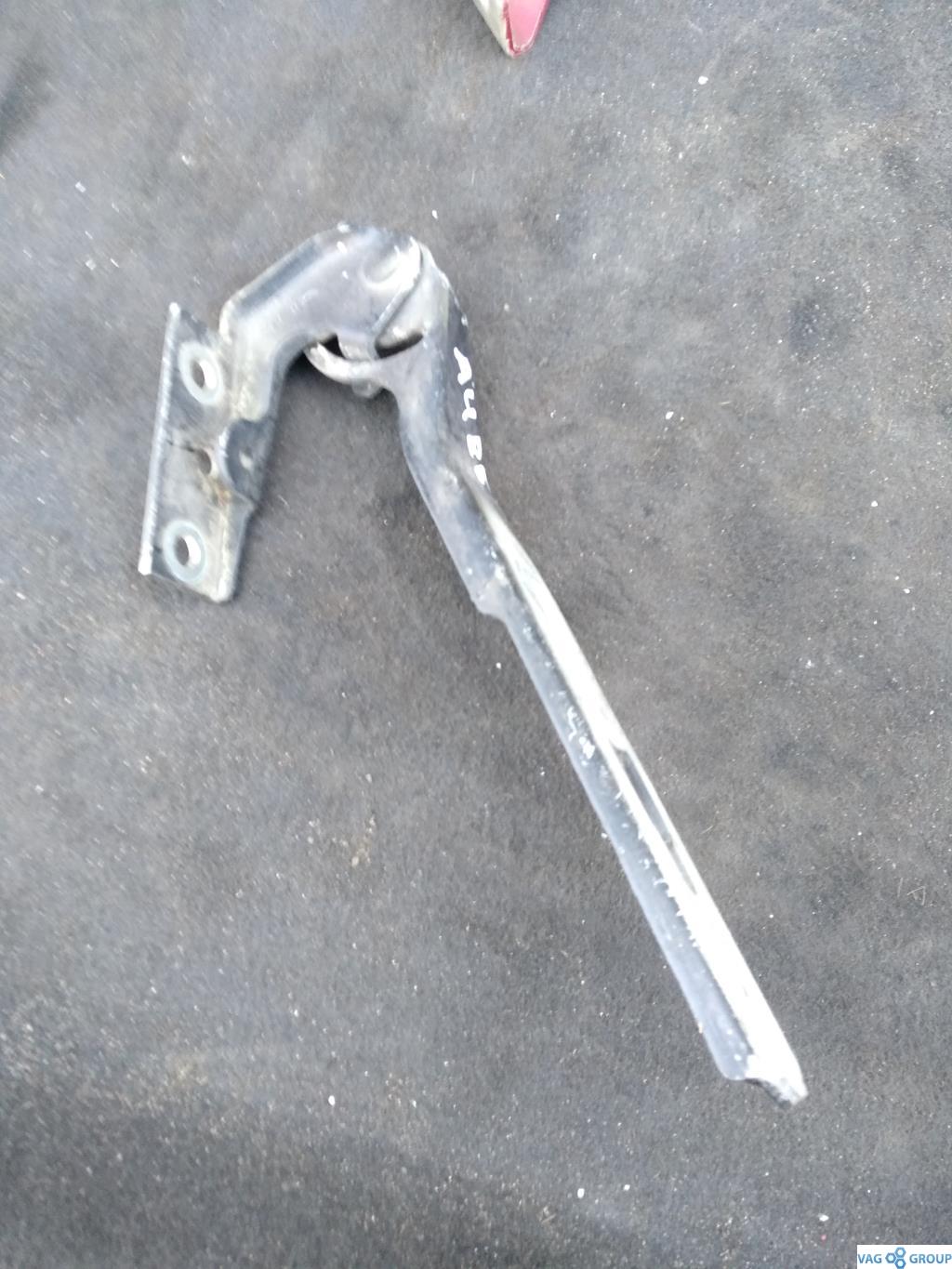 петля капота правая Audi A4 B7 2006, 2.0 л., бензин, седан, 8E0823302E, 8E0823302F, . - фото №1