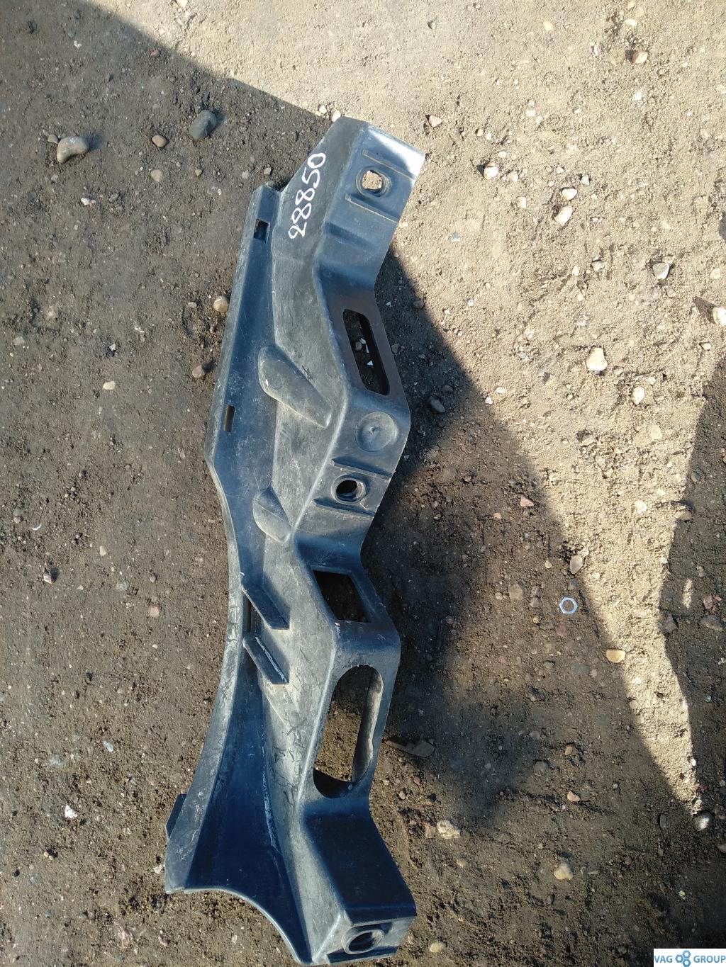 кронштейн переднего бампера Volkswagen Passat B6 2007, 2.0 л., бензин, седан, 3C0807889, 3C0807889A, . - фото №1