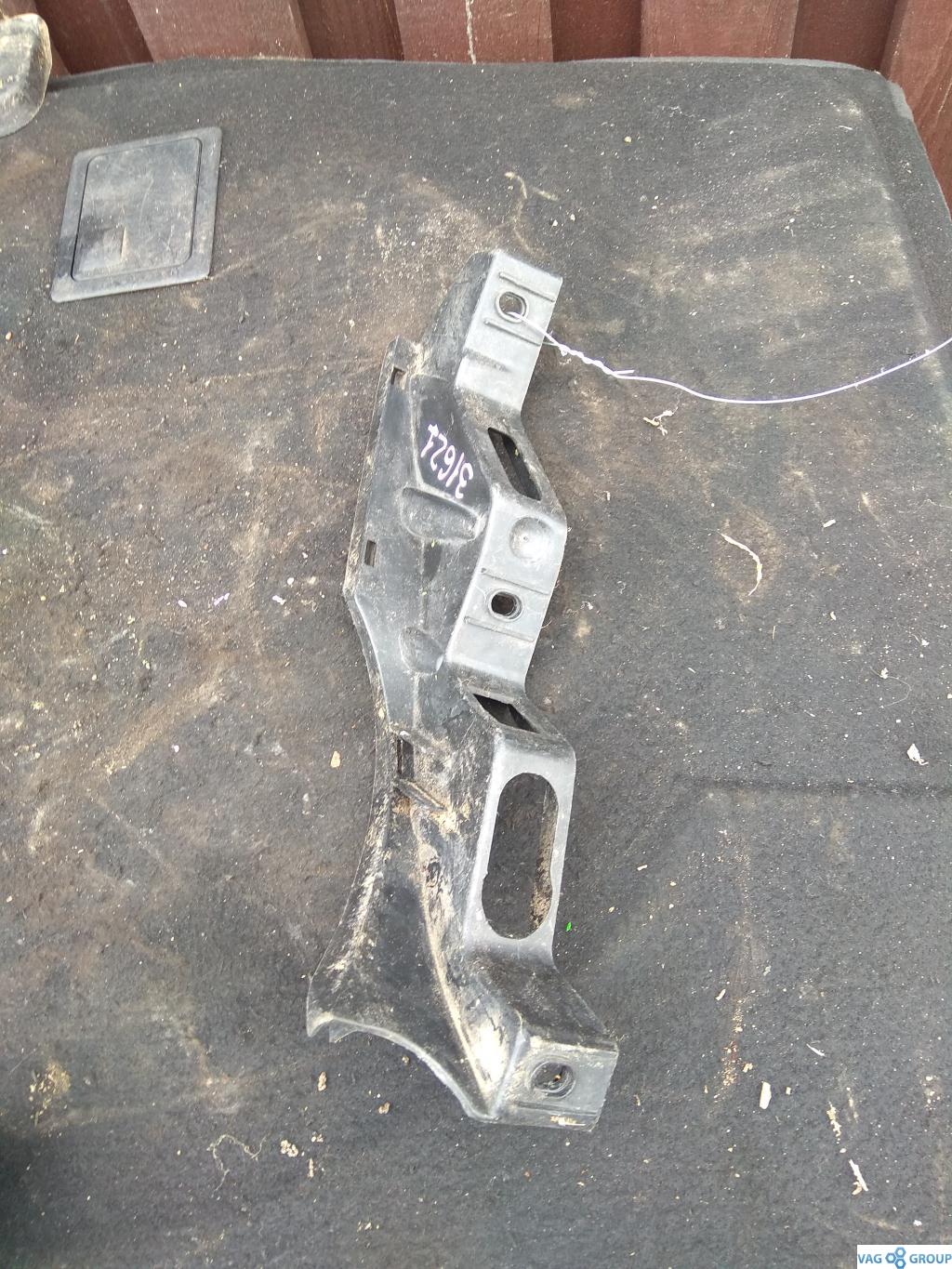 кронштейн переднего бампера Volkswagen Passat B6 2007, 2.0 л., бензин, седан, 3C0807889, 3C0807889A, . - фото №1