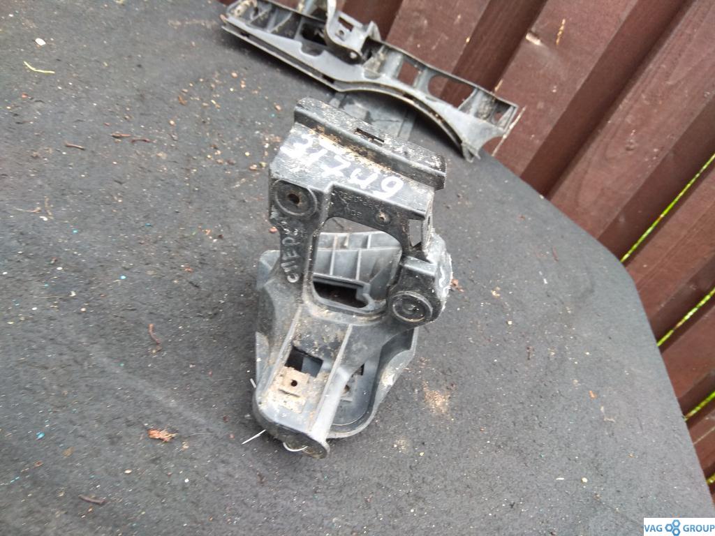 кронштейн (крепление) Audi A6 4B/C5 2000, 2.8 л., бензин, седан, 4B0853922B, . - фото №1