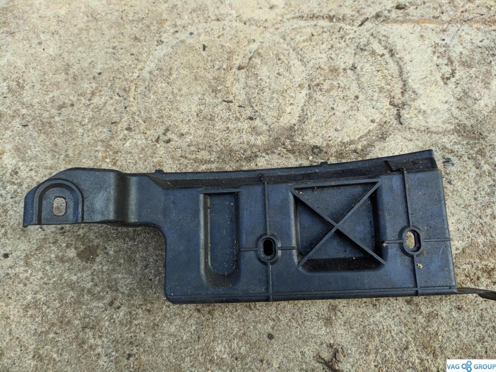 кронштейн заднего бампера Audi A6 4F/C6 2006, 2.4 л., бензин, седан, 4F5807897A, . - фото №1