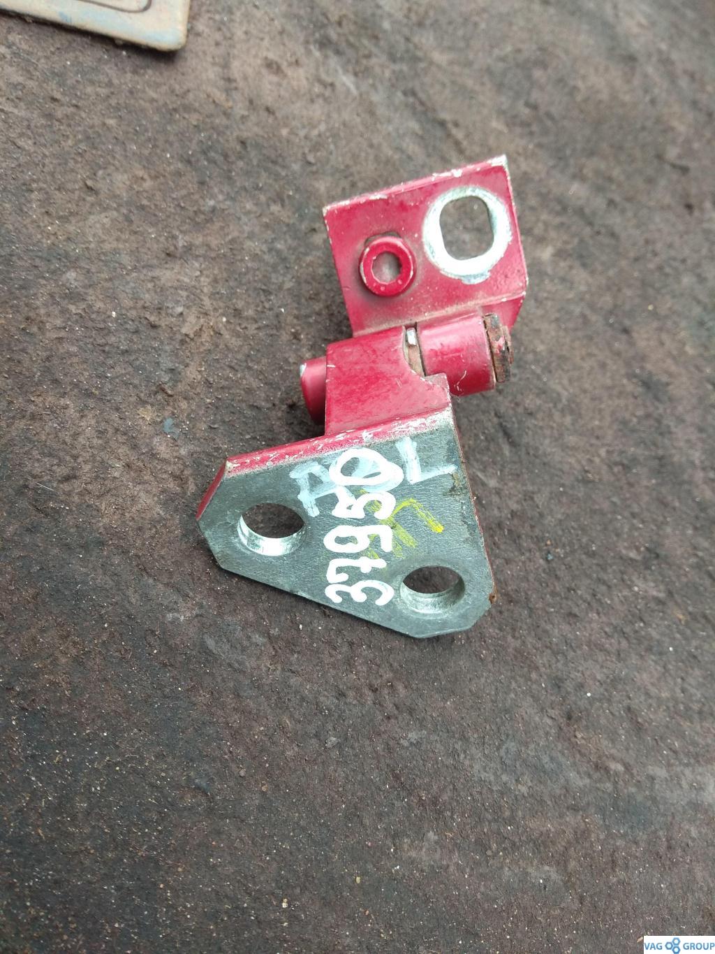 петля двери Volkswagen Golf Plus 2 поколение 2009, 2.0 л., бензин, седан, 1K4833401J, 1K4833401L, 1K9833401C, 1K9833401E, . - фото №1